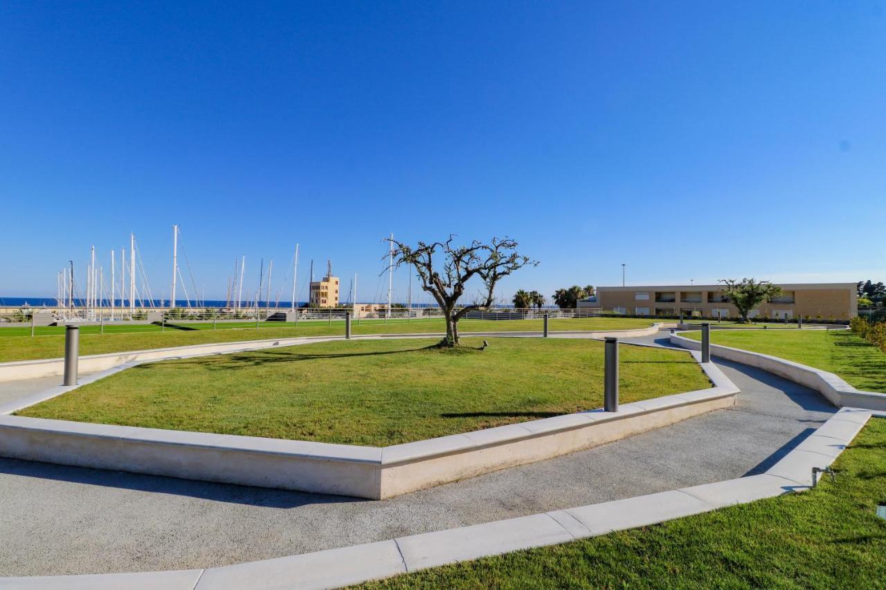 H11 Luxury 9A - Porto - Piscina - Jacuzzi Apartment Santo Stefano al Mare Ngoại thất bức ảnh