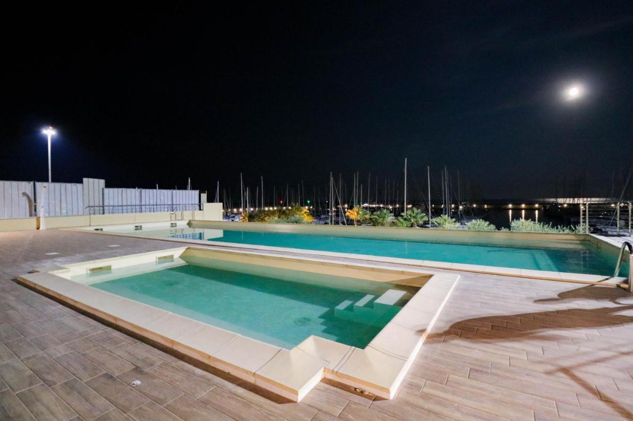 H11 Luxury 9A - Porto - Piscina - Jacuzzi Apartment Santo Stefano al Mare Ngoại thất bức ảnh
